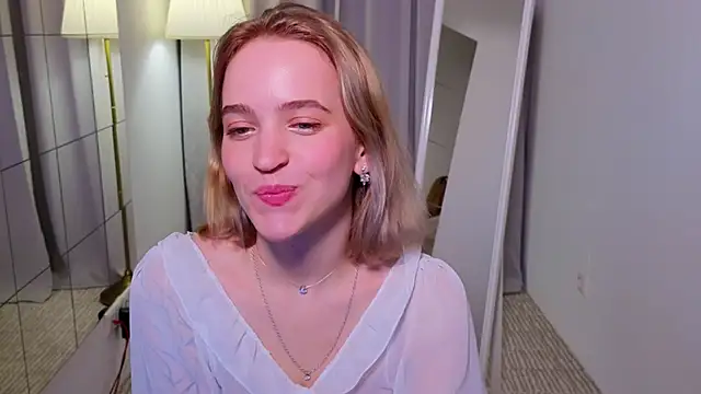 Snapshot of lolly_pie chatting on December 4, 6:50 pm lolly pie online show from December 4, 6:50 pm