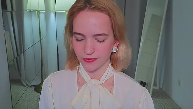 Snapshot of lolly_pie chatting on January 1, 6:38 pm lolly pie online show from January 1, 6:38 pm