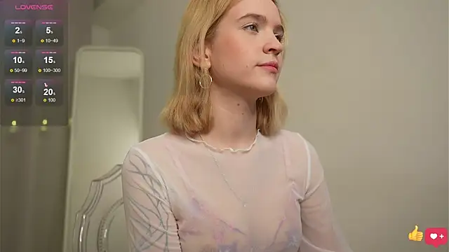 Snapshot of lolly_pie chatting on January 2, 3:19 pm lolly pie online show from January 2, 3:19 pm