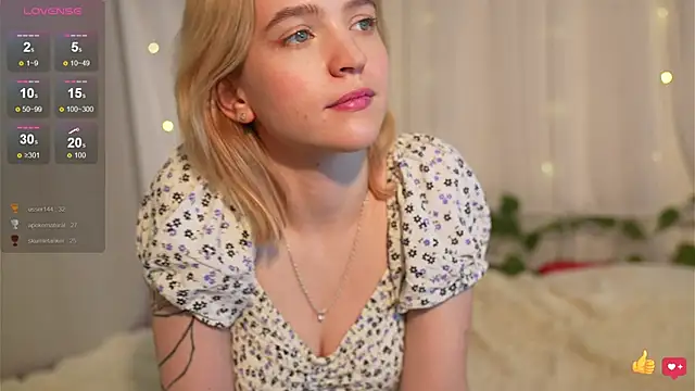 Snapshot of lolly_pie chatting on February 2, 6:42 pm lolly pie online show from February 2, 6:42 pm