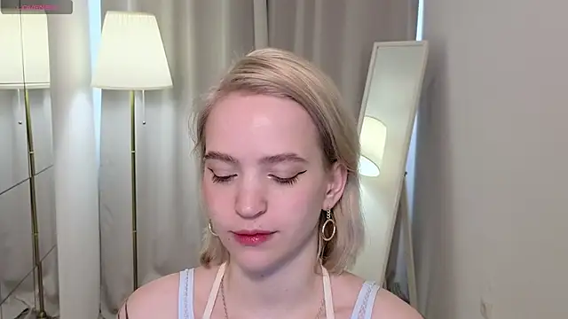 Snapshot of lolly_pie chatting on March 9, 8:51 am lolly pie online show from March 9, 8:51 am