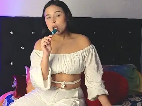 Snapshot of Sweet_xuee18 chatting on March 31, 12:12 am Sweet xuee18 online show from March 31, 12:12 am