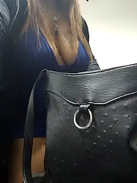 Snapshot of milf_venus chatting on March 15, 12:47 am milf venus online show from March 15, 12:47 am