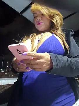 Snapshot of milf_venus chatting on March 22, 12:06 am milf venus online show from March 22, 12:06 am