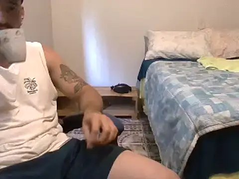 xNeverNoia  online show from December 14, 7:25 pm