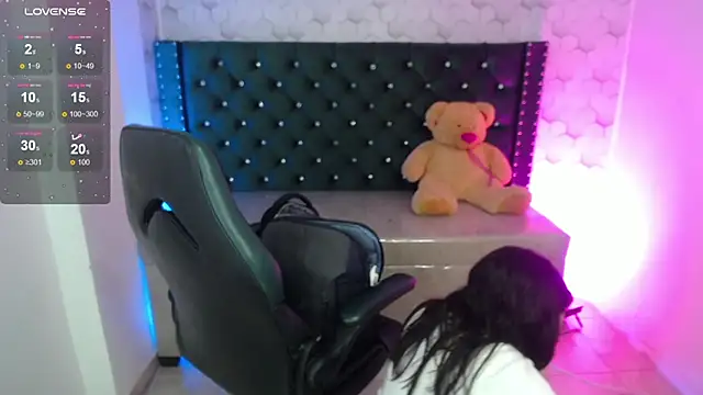 Snapshot of Sofi_hot_4m chatting on October 6, 12:46 pm Sofi hot 4m online show from October 6, 12:46 pm