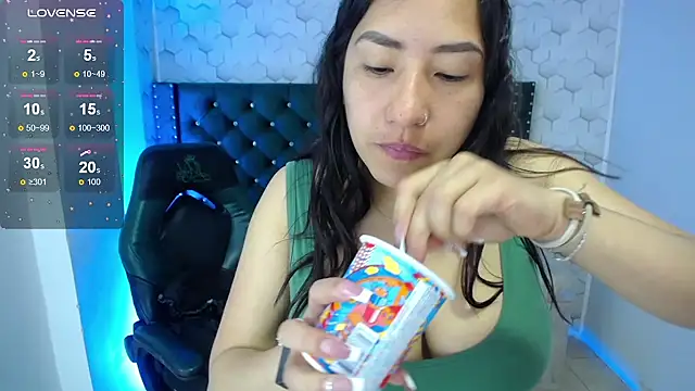 Snapshot of Sofi_hot_4m chatting on October 22, 3:23 pm Sofi hot 4m online show from October 22, 3:23 pm