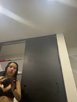 Snapshot of Sofi_hot_4m chatting on March 6, 12:29 am Sofi hot 4m online show from March 6, 12:29 am