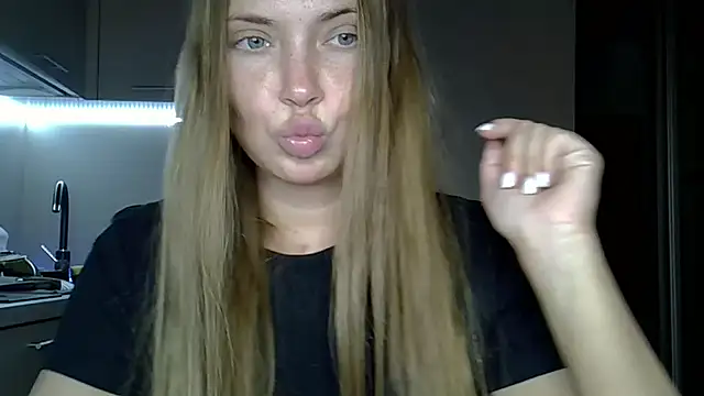 Lucky Anna online show from December 18, 9:43 pm