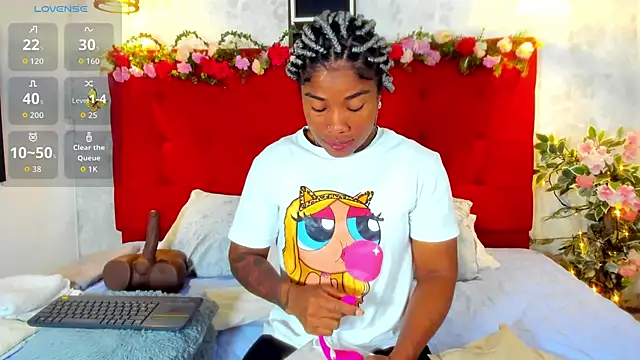 Snapshot of SilvannaFit chatting on October 19, 10:27 am SilvannaFit online show from October 19, 10:27 am