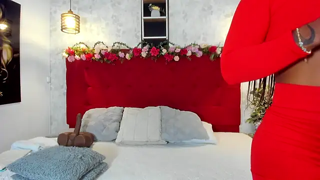 Snapshot of SilvannaFit chatting on October 31, 11:55 am SilvannaFit online show from October 31, 11:55 am