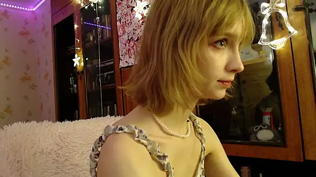 cloudgirrl online show from January 10, 10:15 pm