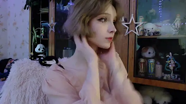 cloudgirrl online show from March 15, 6:10 pm