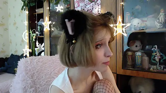 cloudgirrl online show from March 16, 3:39 pm