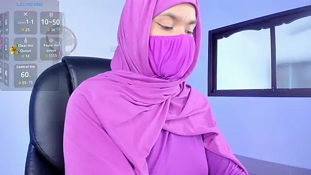 Snapshot of saray_halam chatting on October 1, 6:14 pm saray halam online show from October 1, 6:14 pm