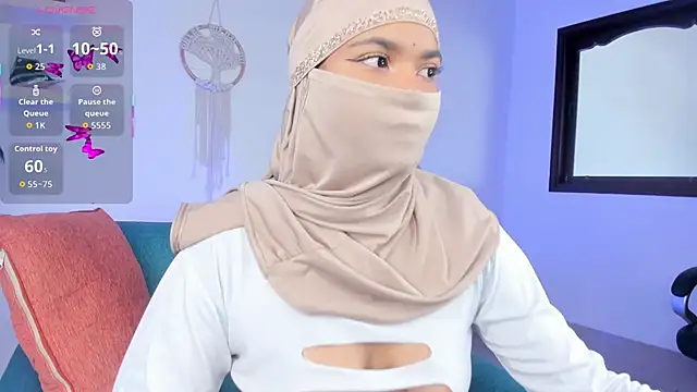 Snapshot of saray_halam chatting on October 2, 6:15 pm saray halam online show from October 2, 6:15 pm