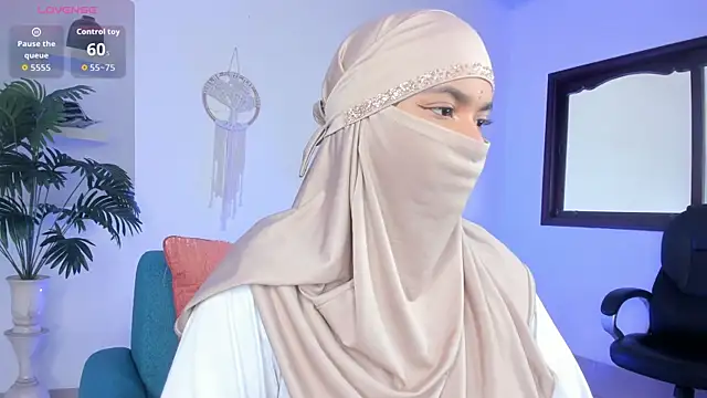 Snapshot of saray_halam chatting on October 6, 6:05 pm saray halam online show from October 6, 6:05 pm