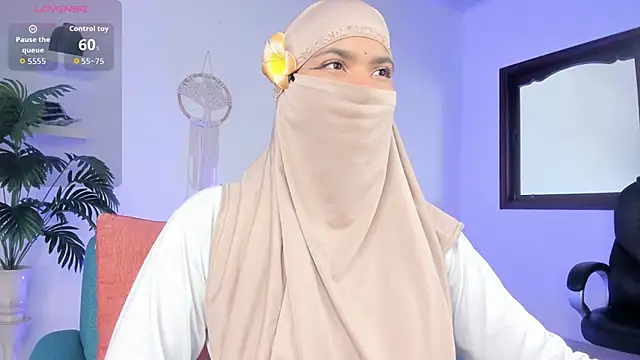 Snapshot of saray_halam chatting on October 9, 6:17 pm saray halam online show from October 9, 6:17 pm