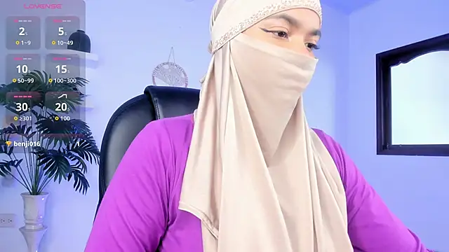 Snapshot of saray_halam chatting on October 13, 6:19 pm saray halam online show from October 13, 6:19 pm