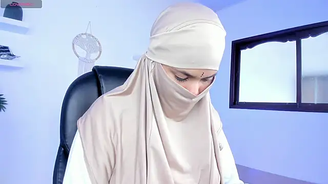 Snapshot of saray_halam chatting on October 27, 6:01 pm saray halam online show from October 27, 6:01 pm