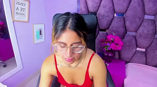 Snapshot of Freya_Miller_ chatting on December 4, 11:46 pm Freya Miller online show from December 4, 11:46 pm
