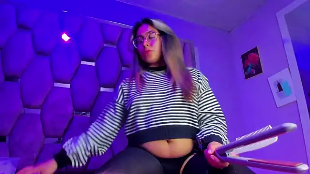 Snapshot of Freya_Miller_ chatting on October 1, 3:12 am Freya Miller online show from October 1, 3:12 am