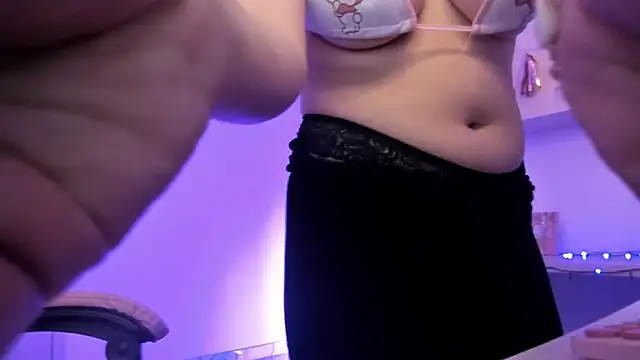 Francesca1  online show from December 14, 9:45 pm