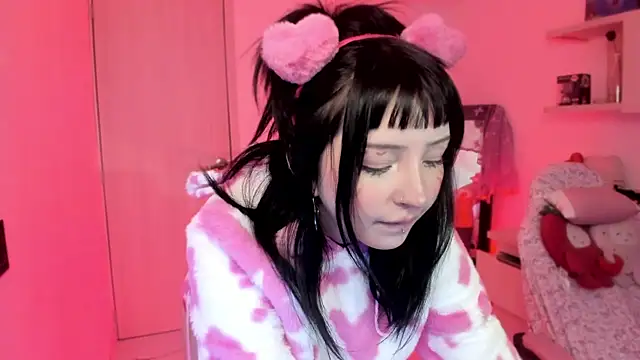 Francesca1  online show from February 14, 9:32 pm