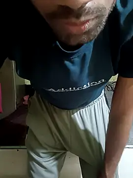 Skinny Bigass 23 online show from May 16, 6:43 am