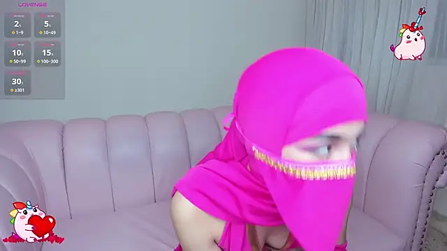 Snapshot of Aaliyah_Salma chatting on January 24, 7:28 pm Aaliyah Salma online show from January 24, 7:28 pm