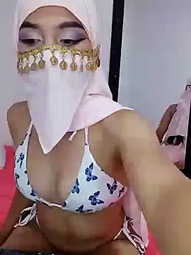 Snapshot of Aaliyah_Salma chatting on February 3, 10:54 pm Aaliyah Salma online show from February 3, 10:54 pm