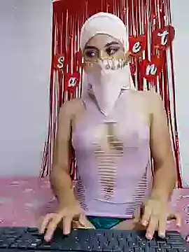 Snapshot of Aaliyah_Salma chatting on February 19, 11:04 pm Aaliyah Salma online show from February 19, 11:04 pm