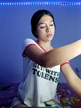 Snapshot of Aaliyah_Salma chatting on March 11, 11:37 pm Aaliyah Salma online show from March 11, 11:37 pm