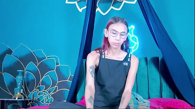 Snapshot of Lunamistyc chatting on October 8, 7:33 pm Lunamistyc online show from October 8, 7:33 pm