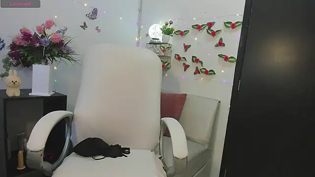 Snapshot of ariana_crazzy chatting on December 9, 6:35 pm ariana crazzy online show from December 9, 6:35 pm