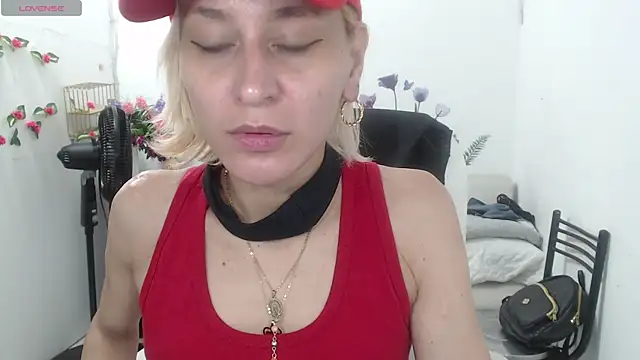 Snapshot of ariana_crazzy chatting on January 22, 4:55 pm ariana crazzy online show from January 22, 4:55 pm