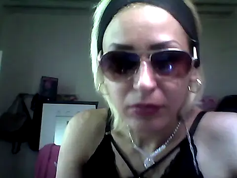 Snapshot of ariana_crazzy chatting on February 14, 3:26 pm ariana crazzy online show from February 14, 3:26 pm