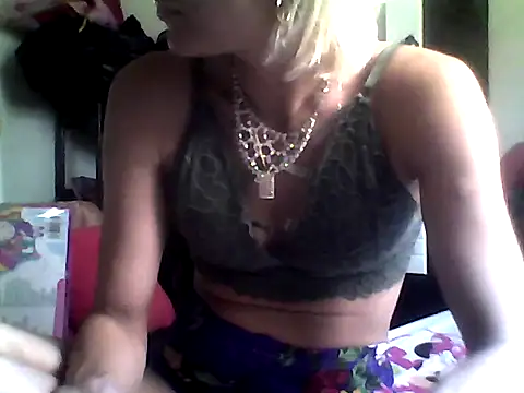 Snapshot of ariana_crazzy chatting on February 21, 2:59 pm ariana crazzy online show from February 21, 2:59 pm