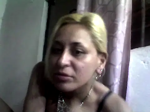Snapshot of ariana_crazzy chatting on March 4, 4:17 am ariana crazzy online show from March 4, 4:17 am