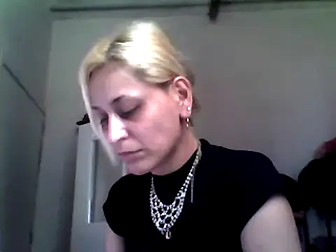 Snapshot of ariana_crazzy chatting on March 4, 7:32 pm ariana crazzy online show from March 4, 7:32 pm
