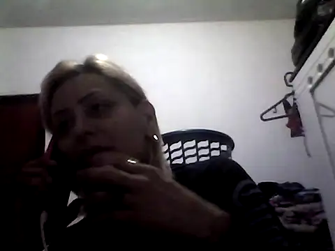 Snapshot of ariana_crazzy chatting on March 21, 10:17 pm ariana crazzy online show from March 21, 10:17 pm