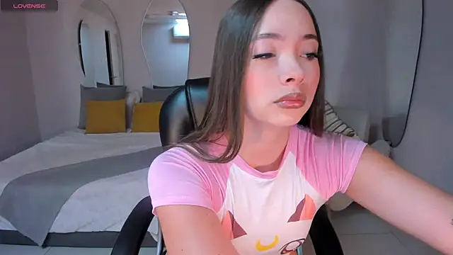 Snapshot of AlinaKravitz chatting on September 21, 5:14 pm AlinaKravitz online show from September 21, 5:14 pm