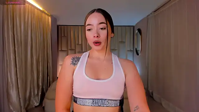 Snapshot of AlinaKravitz chatting on September 26, 11:47 am AlinaKravitz online show from September 26, 11:47 am