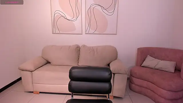 Snapshot of AlinaKravitz chatting on October 19, 12:06 pm AlinaKravitz online show from October 19, 12:06 pm