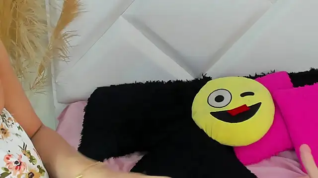 Snapshot of ScarlethNatasha chatting on February 13, 10:11 pm ScarlethNatasha online show from February 13, 10:11 pm