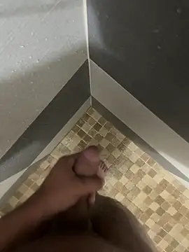 Snapshot of mylovetr1 chatting on December 21, 5:58 am mylovetr1 online show from December 21, 5:58 am