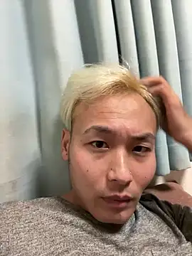 Snapshot of kouji8800 chatting on January 3, 12:30 pm kouji8800 online show from January 3, 12:30 pm