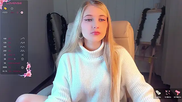 Snapshot of Evacadooo chatting on December 15, 2:41 am Evacadooo online show from December 15, 2:41 am