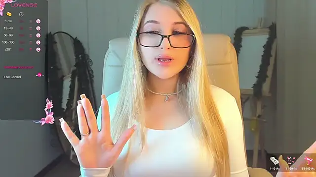 Snapshot of Evacadooo chatting on December 22, 5:34 am Evacadooo online show from December 22, 5:34 am