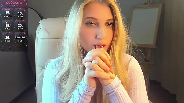 Snapshot of Evacadooo chatting on January 12, 11:50 am Evacadooo online show from January 12, 11:50 am